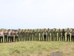 Kapolres Garut Sambut Menhan Sjafrie Sjamsudin di Cikelet, Perkuat Keamanan Wilayah Selatan