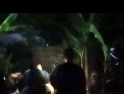 Perangi Pekat, FPI Bongkar Gudang Miras di Ciamis, Ribuan Botol Dimusnahkan