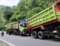 Truk Toronton Alami As Patah di Lebak Jero Kadungora, Polisi Berlakukan Sistem Buka Tutup Arus